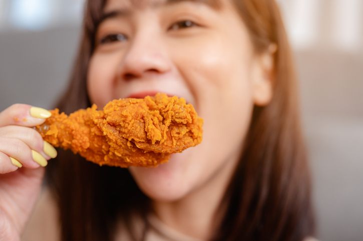 This woman saved a friend who almost choked on a chicken