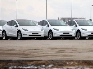 Tesla Mau Bangun Pabrik Mobil Listrik dan Baterai di India Tesla Mau Bangun Pabrik Mobil Listrik dan Baterai di India