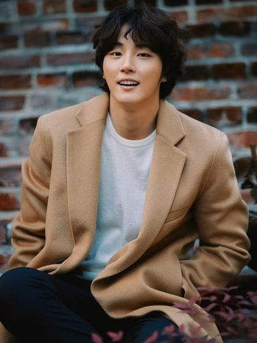 Yoon Shi Yoon