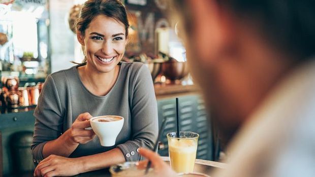 5 Kisruh Makanan Saat Kencan Pertama yang Bikin Geleng Kepala
