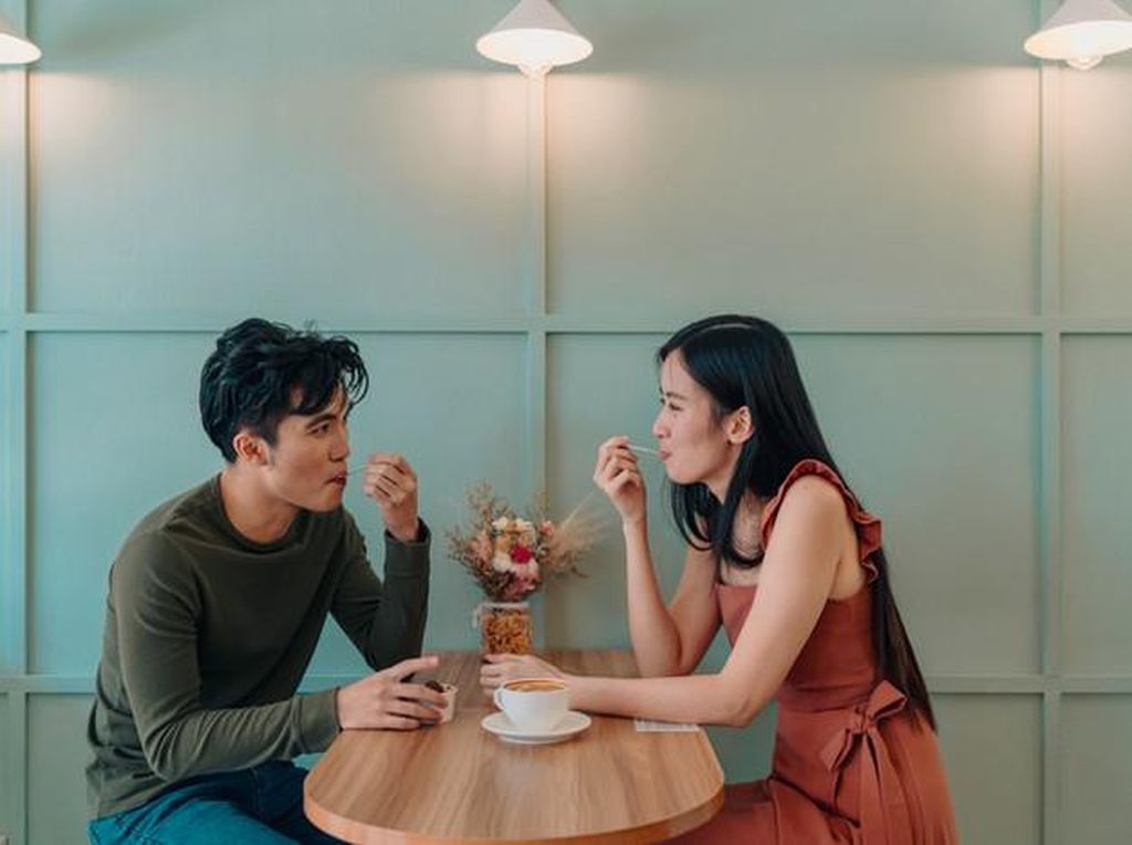 5 Kisruh Makanan Saat Kencan Pertama yang Bikin Geleng Kepala 5 Kisruh Makanan Saat Kencan Pertama yang Bikin Geleng Kepala