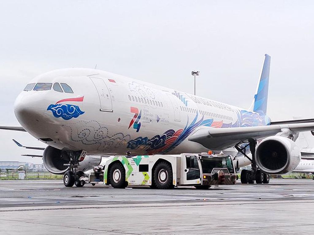 Pesawat Garuda Indonesia Gagal Mendarat di Kupang, Dialihkan ke Makassar