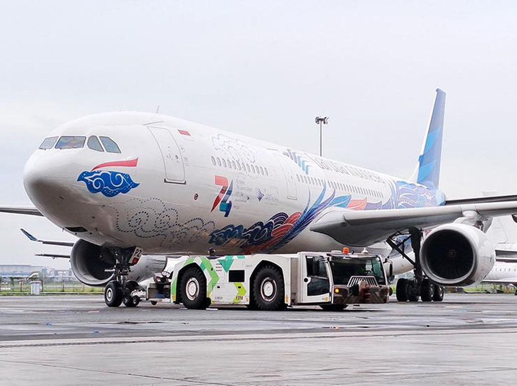 Pesawat Garuda Punya Baju Baru di HUT ke-74 Tahun Pesawat Garuda Punya Baju Baru di HUT ke-74 Tahun