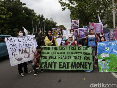 Balai Kota DKI Digeruduk Aktivis Lingkungan