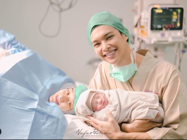 8 Momen Detik-detik Dinda Hauw Lahirkan Anak Kedua, Haru Didampingi Suami