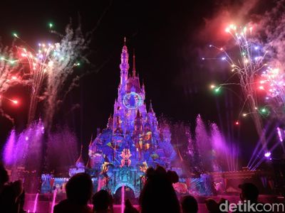Intip Serunya Disneyland Hong Kong, So Magical!