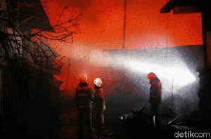 Foto-foto Terkini Kebakaran Depo Pertamina Plumpang yang Tewaskan Belasan Orang Foto-foto Terkini Kebakaran Depo Pertamina Plumpang yang Tewaskan Belasan Orang