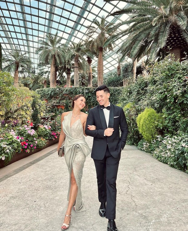 Gaya Nana Mirdad dan Andrew White. Foto: Instagram.com/nanamirdad_