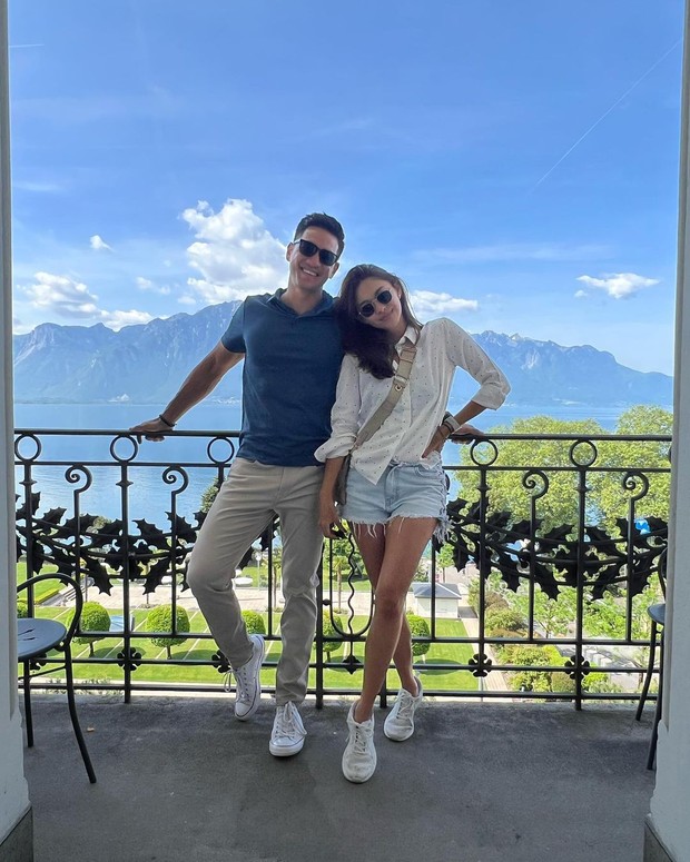 Gaya Nana Mirdad dan Andrew White. Foto: Instagram.com/nanamirdad_