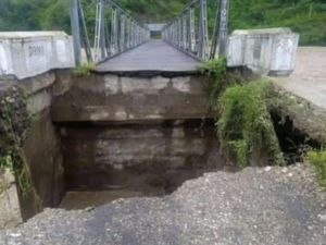 Gelagar Jembatan Termanu Jebol, Empat Kecamatan di Kupang Terisolasi Gelagar Jembatan Termanu Jebol, Empat Kecamatan di Kupang Terisolasi
