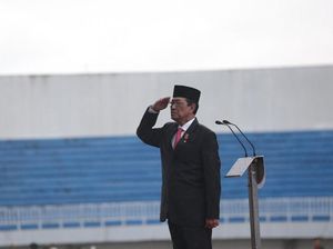 Viral Sultan Jogja Pimpin Upacara Saat Hujan Deras, Tak Mau Dipayungi