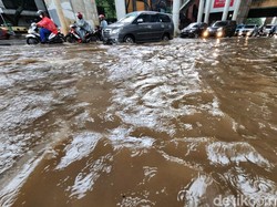 Update 11 Ruas Jalan Tergenang di DKI, Termasuk Kelapa Gading-Yos Sudarso