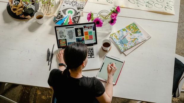 Di balik karakternya yang pendiam, introvert memiliki ide-ide kreatif yang terus berjalan di otaknya/Foto: pexels.com/shkrabaanthony