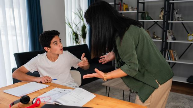 Ilustrasi Konflik Anak Remaja dan Orang Tua