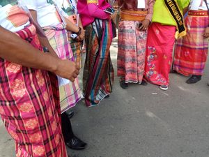 Kenapa Santri Identik dengan Sarung? Begini Penjelasannya Kenapa Santri Identik dengan Sarung? Begini Penjelasannya