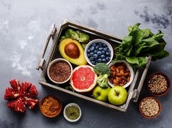 Makan Buah Vs Sayur, Mana Sih yang Lebih Menyehatkan?