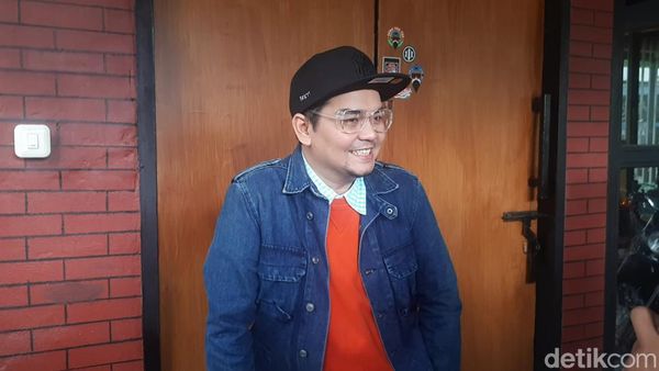 10 Ekspresi Jenaka Indra Bekti, Ada Indy Barends Menyemangati