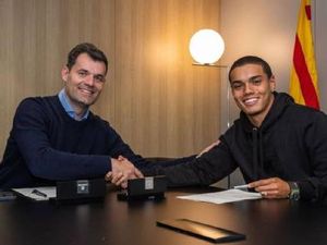Anak Ronaldinho Resmi Dikontrak Barcelona Anak Ronaldinho Resmi Dikontrak Barcelona