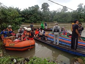 Bakamla Temukan 1 Korban Kapal Rombongan Pengantin Tenggelam di Kalbar