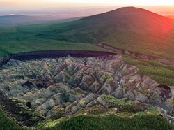 Misteri Kawah Batagaika Terus Melebar, Disebut Gerbang Dunia Bawah Tanah
