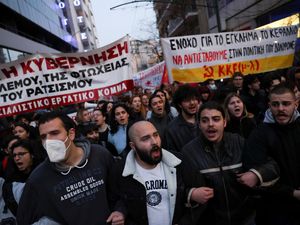 Imbas Kecelakaan Maut Kereta di Yunani, Warga Demo Kecam Pemerintah