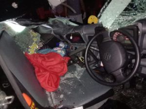 Pikap Tabrak Truk Parkir di Pinggir Jalan, Satu Orang Tewas