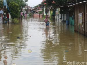 Banjir Bumirejo Pati Naik Jadi 1,5 Meter, Seratusan Warga Ngungsi