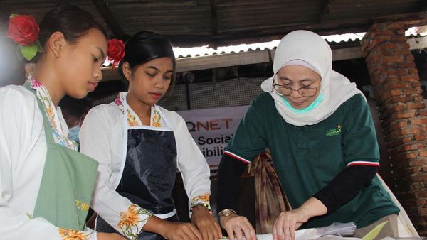 Mendidik Keterampilan Para Siswa Sekolah Darurat Kartini
