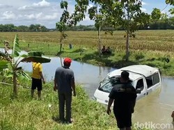 Kronologi Mobil Siaga Desa Muat 5 Emak-emak Tercebur Sungai di Bojonegoro