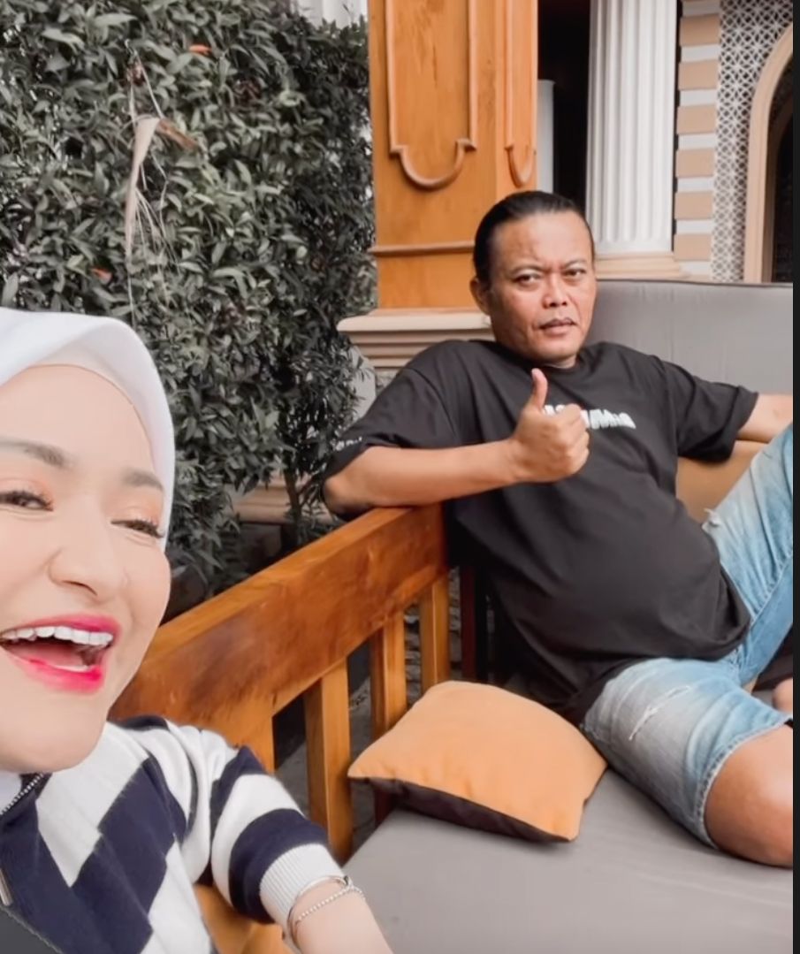 Nathalie Holscher main ke tambun.