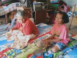 Dear Bupati Ngawi, Pengungsi Banjir Butuh Popok dan Obat