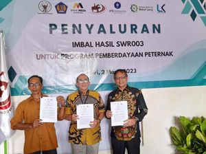 BWI Bersama IPB Salurkan Wakaf untuk Peternak di Kediri