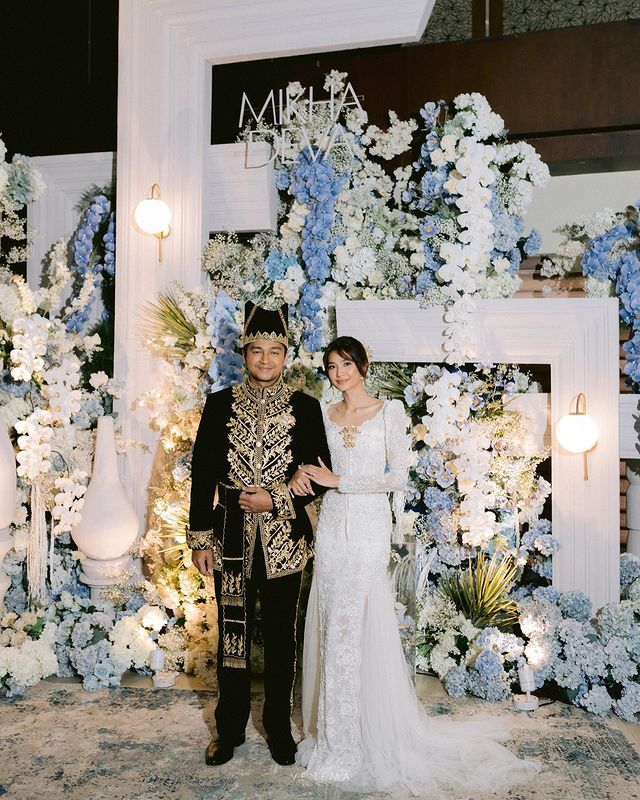 Pernikahan Mikha Tambayong dan Deva Mahenra