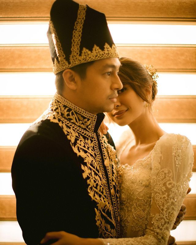 Pernikahan Mikha Tambayong dan Deva Mahenra