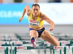 Ragam Aksi Atlet Lari Gawang di Kejuaraan Atletik Indoor Eropa