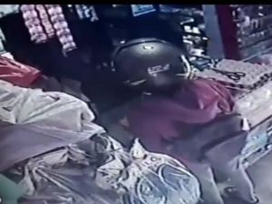 Nenek Penjaga Warung Dirampok-Dipukul Pakai Balok di Medan