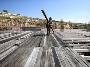 Semangat Youssef, Pekerja Konstruksi Palestina Berusia 89 Tahun