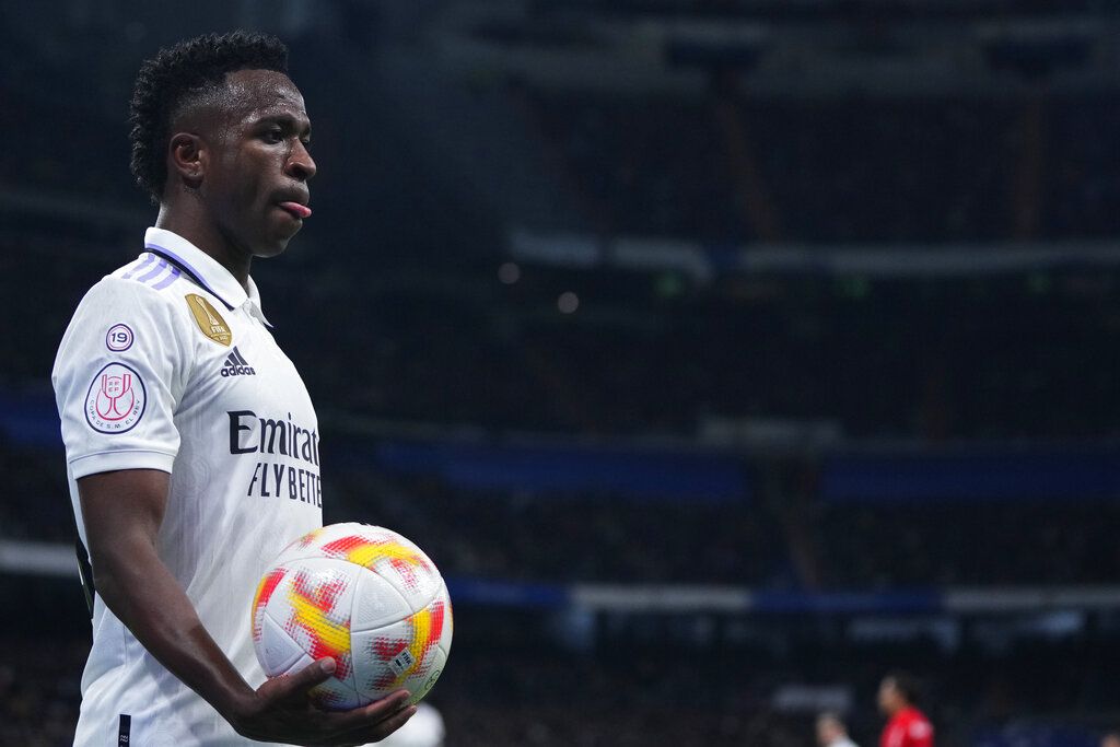 Real Madrid's Vinicius Junior holds the ball during the Spanish Copa del Rey semi final, first leg soccer match between Real Madrid and Barcelona at Santiago Bernabeu stadium in Madrid, Spain, Thursday, March 2, 2023. (AP Photo/Manu Fernandez)