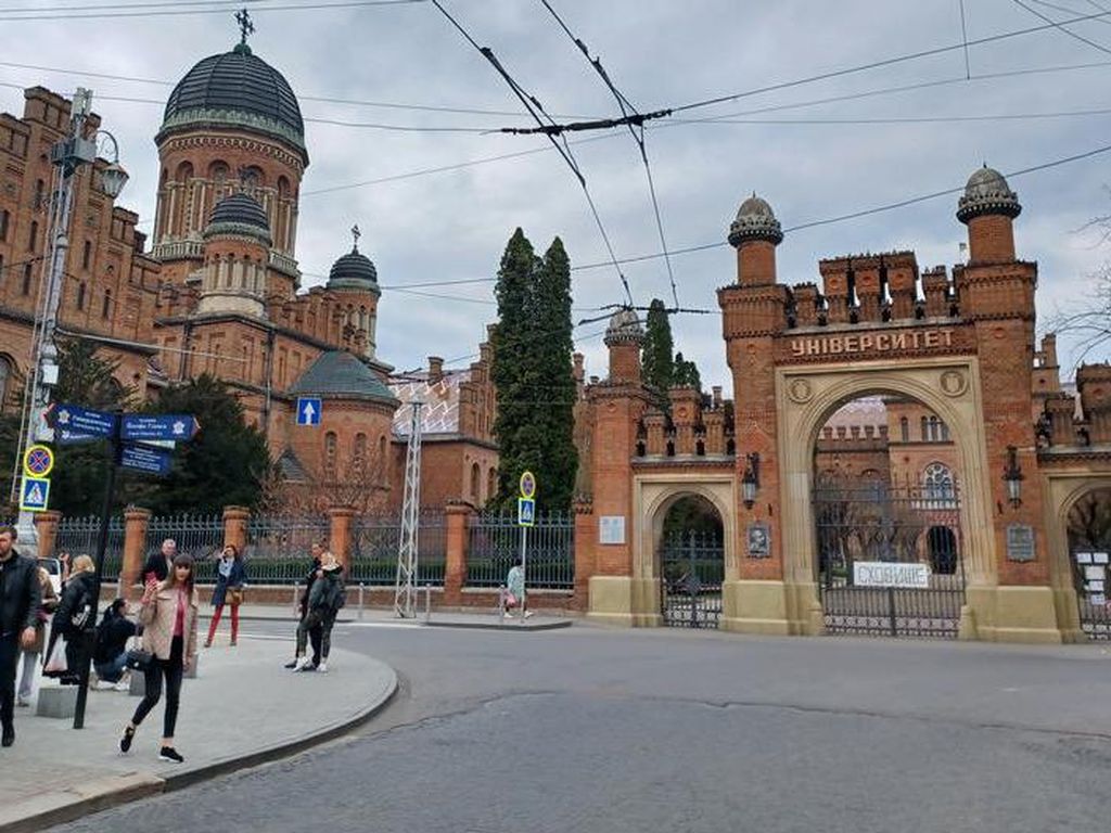 Bagaimana Pengungsi Yahudi Hidupkan Kembali Yerusalem Timur di Ukraina Bagaimana Pengungsi Yahudi Hidupkan Kembali Yerusalem Timur di Ukraina