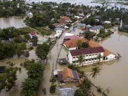 Video: Sejumlah Wilayah di Bekasi Masih Banjir, Ketinggian Air Capai 3 Meter