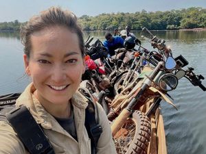 Nggak Ada Takutnya, Bikers Cewek Ini Touring Lintas Benua Naik Motor Listrik