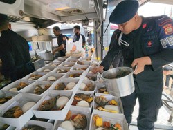 Polri Dirikan Dapur Lapangan Bantu Warga Terdampak Kebakaran Depo Plumpang