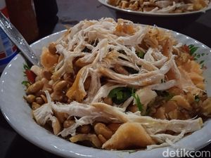 Kuliner Bubur Ayam Sunda Kesayangan Para Pekerja di Sudirman
