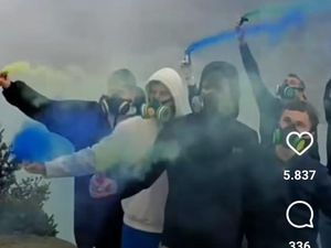 Sandiaga: Turis yang Nyalakan Bom Asap di Kawah Ijen Di-Blacklist di Indonesia