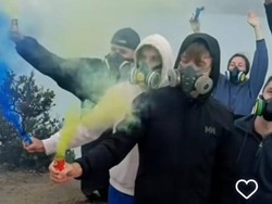 Bule yang Ngonten Pakai Bom Asap di Kawah Ijen Ternyata Asal Rusia