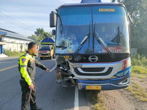 Bus Sugeng Rahayu Tabrak Panther di Madiun, 1 Orang Tewas-3 Luka