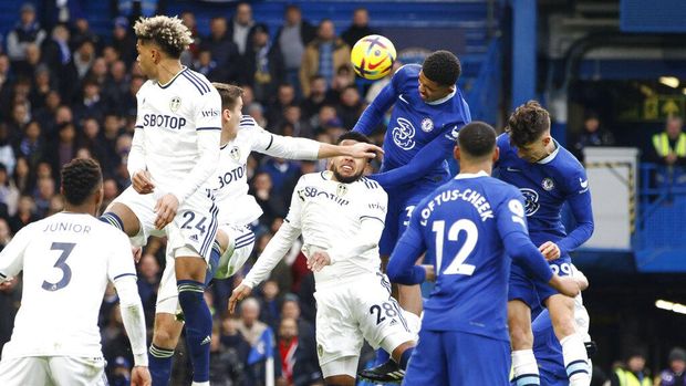 Chelsea's Wesley Fofana, top centre, scores the opening goal during the English Premier League soccer match between Chelsea and Leeds United at at the Stamford Bridge stadium in London, Saturday, March 4, 2023. (AP Photo/David Cliff)