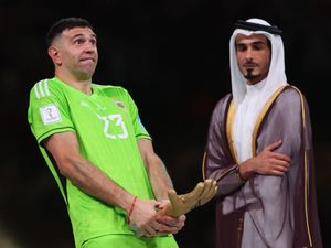 Emi Martinez soal Selebrasi Mesum: Saya Dipaksa Pemain Lain Emi Martinez soal Selebrasi Mesum: Saya Dipaksa Pemain Lain
