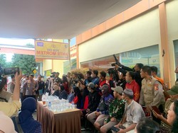 Kapolri Temui Keluarga Korban Kebakaran Depo Plumpang di RS Polri