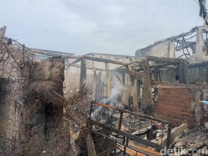 13 Jam Berlalu, Ini Kondisi Permukiman Terimbas Kebakaran Depo Plumpang 13 Jam Berlalu, Ini Kondisi Permukiman Terimbas Kebakaran Depo Plumpang